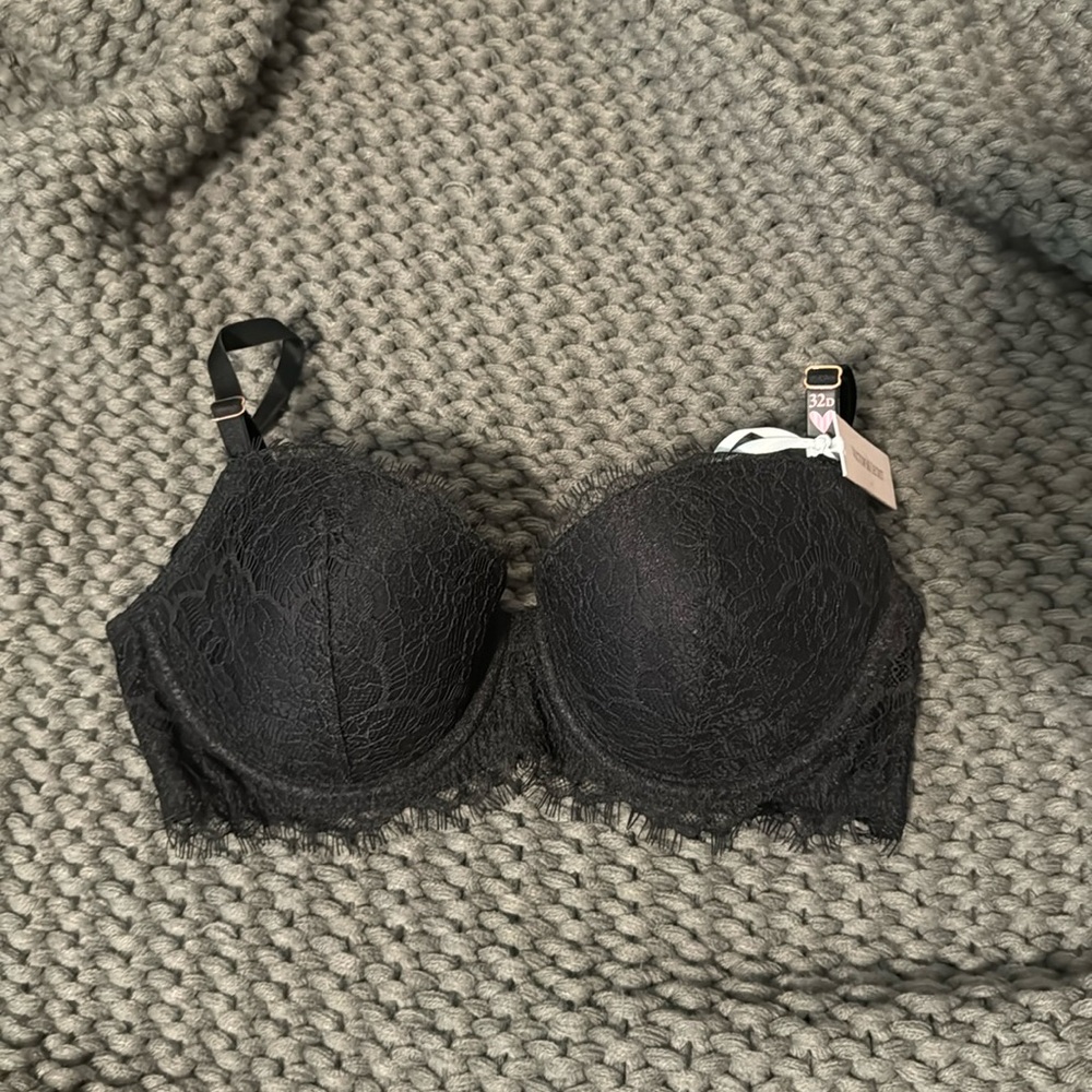 Victoria’s Secret Dream Angels Lined Demi Bra. 32D